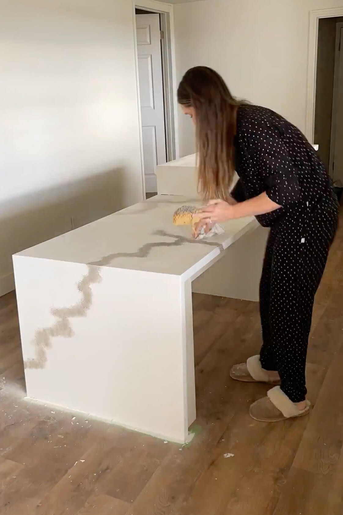 Painting a faux marble finish onto countertops